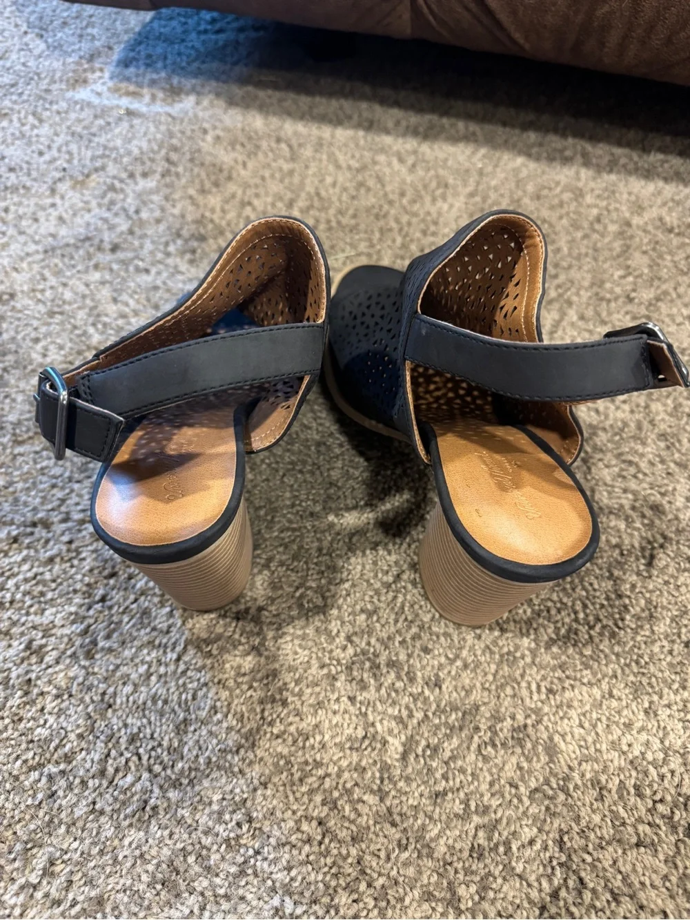 Universal Thread Black Laser-Cut Open-Toe Wedge Sandals with Ankle Strap - Picture 4 of 8